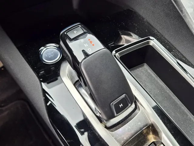 Peugeot 3008 1.2 PureTech Allure 2018 Benzine 16