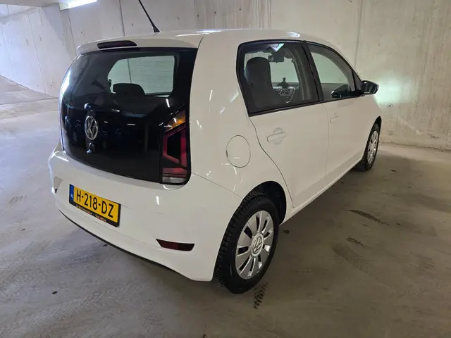 Volkswagen up! 1.0 BMT move up! 2020 Benzine 9