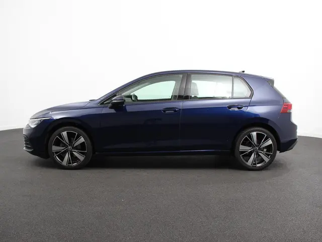 Volkswagen Golf 1.0 eTSI Life Business 2023 Benzine 24