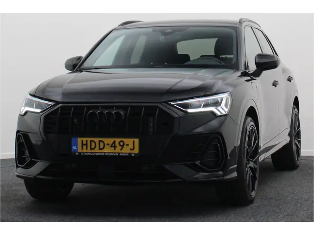 Audi Q3 45 TFSI e S edition 2021 Hybride Benzine 23