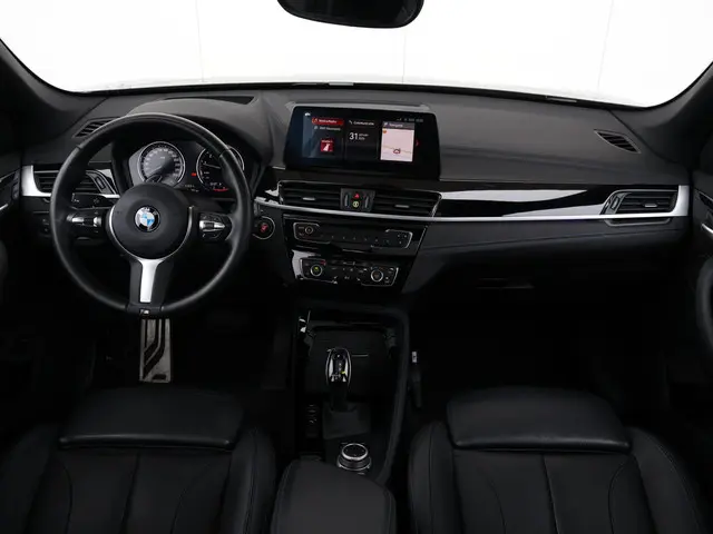 BMW X1 sDrive20i High Executive Edition 2021 Benzine 21