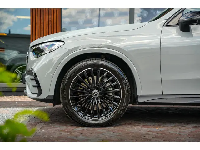 Mercedes-Benz GLC 220d 4MATIC AMG Line 2024 Diesel 12