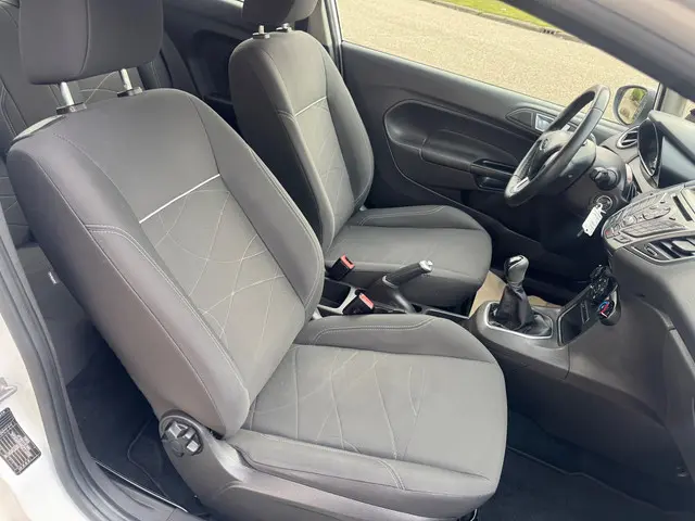 Ford Fiesta 1.0 Style Airco,Led, Navigatie 2015 Benzine 17