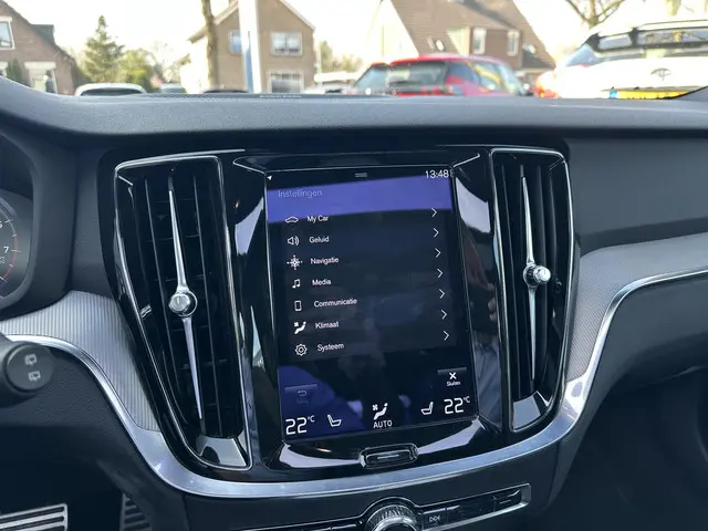 Volvo V60 2.0 B3 163 PK R-Design Automaat 2021 Benzine 21