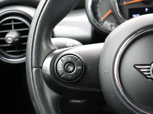 MINI 5-Deurs Cooper 2019 Benzine 14