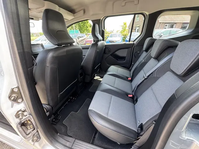 Renault Kangoo 1.3 TCe 100 Luxe L1 2022 Benzine 15