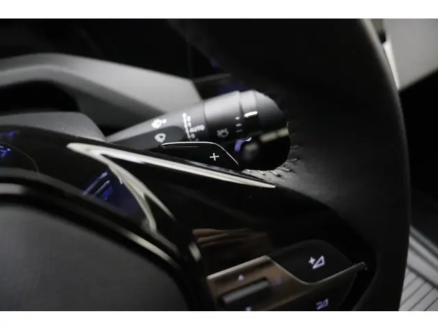 Peugeot 408 1.2T 130pk Automaat Allure GT 2024 Benzine 32