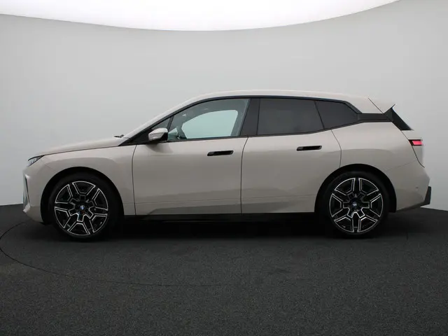 BMW iX xDrive60 2026 Elektrisch 4