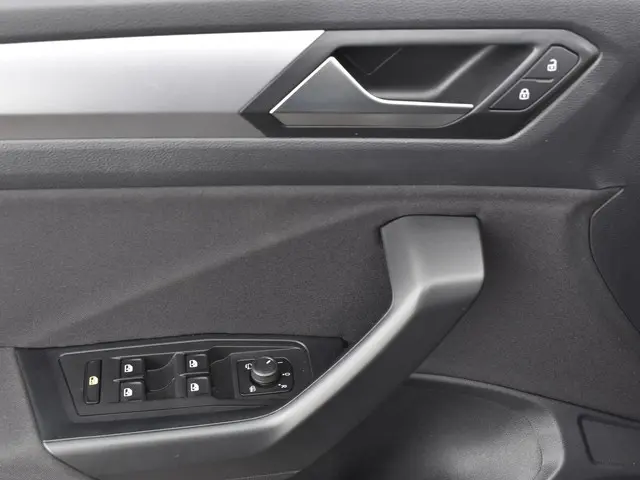 Volkswagen T-Roc 1.5 TSI 150pk DSG Life 2023 Benzine 25