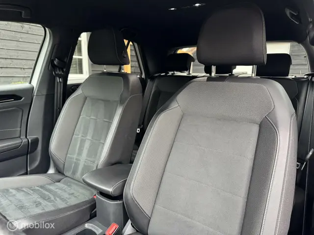 Volkswagen T-Roc 1.0 TSI R-Line Business 2023 Benzine 8