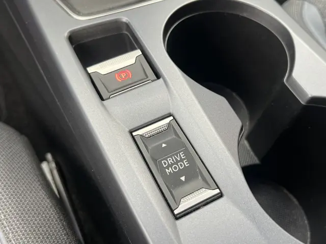 Peugeot 2008 PureTech 100 Allure 2021 Benzine 25