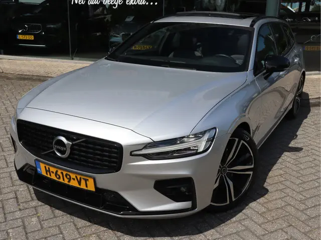 Volvo V60 2.0 T4 R-Design 2020 Benzine 26