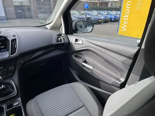 Ford C-MAX 1.5 Titanium 2017 Benzine 16