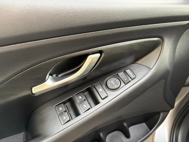 Hyundai i30 1.0 T-GDi MHEV Comfort 2023 Hybride Benzine 18