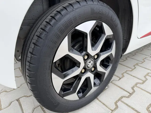 Toyota Aygo 1.0 VVT-i x-clusiv 2018 Benzine 12