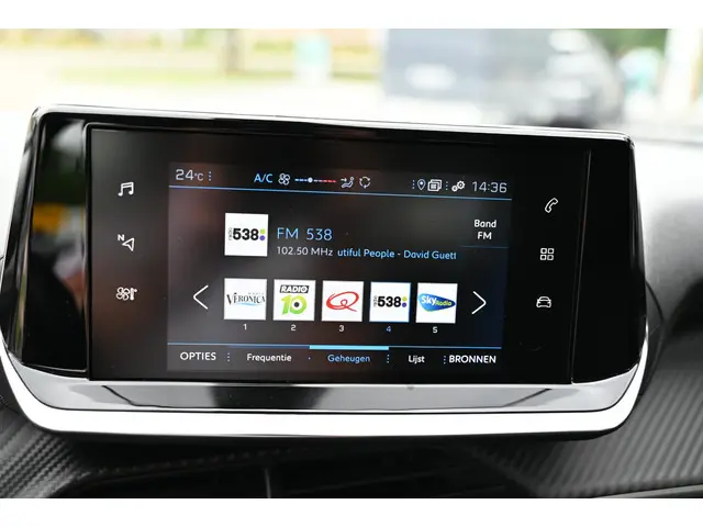 Peugeot 2008 1.2 PureTech Active 2020 Benzine 26