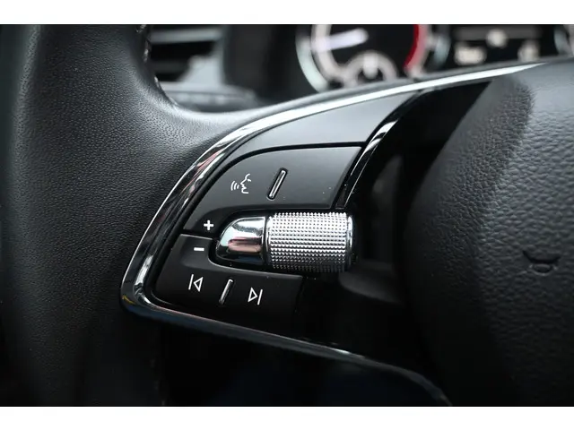 Škoda Kamiq 1.0 TSI Ambition 2023 Benzine 31