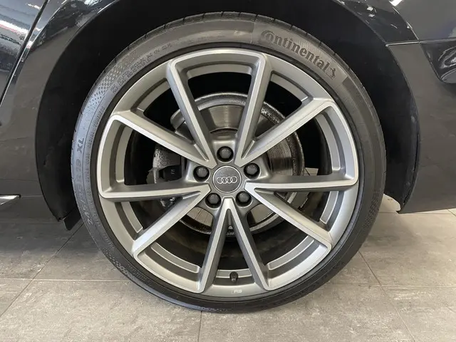 Audi A4 Avant 40 TFSI S edition 2020 Benzine 24