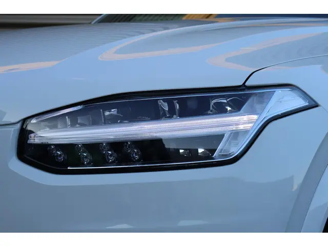 Volvo XC90 B6 AWD R-Design 2022 Benzine 11