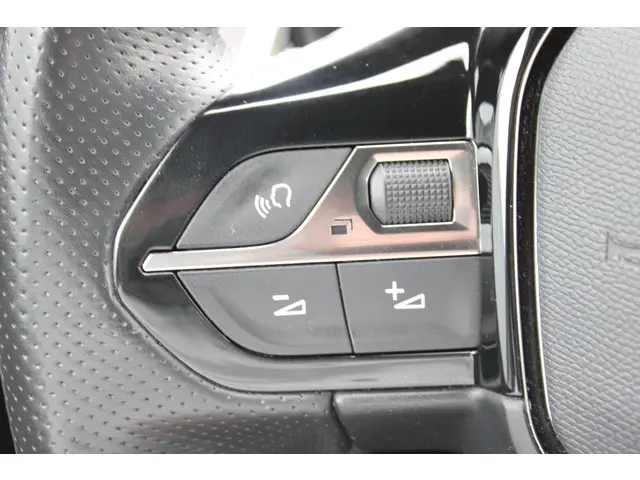 Peugeot 2008 1.2 PureTech GT-Line 2021 Benzine 24