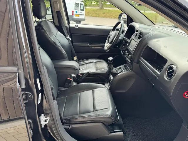 Jeep Compass 2.0 Limited / Leder / Trekhaak / Navi / 2012 Benzine 6