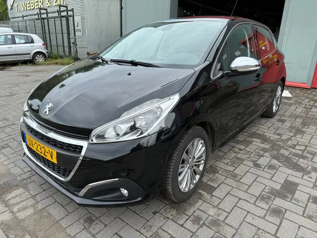 Peugeot 208 1.2 PureTech Blue Lease Premium 2016 Benzine