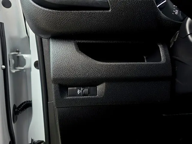 Toyota ProAce Worker 2.0 D-4D Long L3 H1 2023 Diesel 19