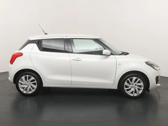 Suzuki Swift 1.2 Select Smart Hybrid 2022 Benzine 6