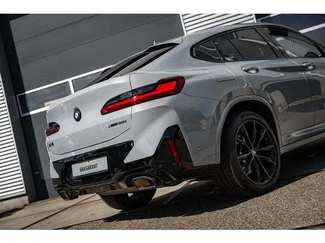 BMW X4 xDrive20i High Executive 2022 Benzine 23