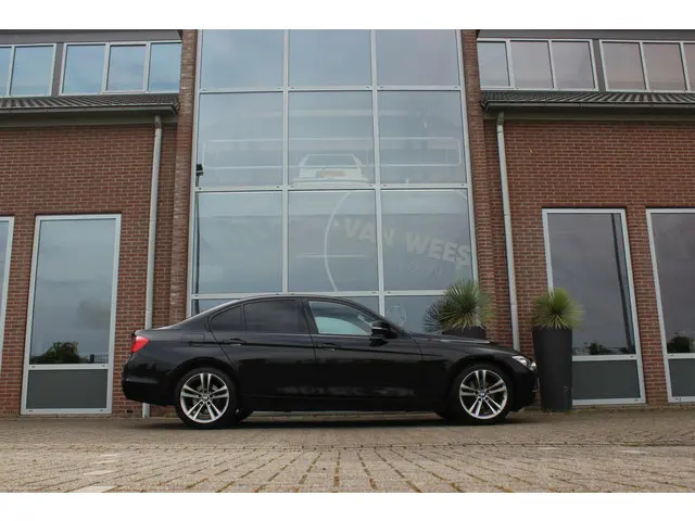 BMW 3 Serie 316i Executive 2013 Benzine 6