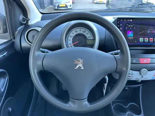 Peugeot 107 1.0 Access Accent 2013 Benzine 12