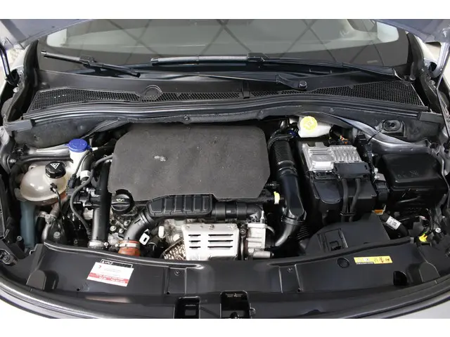 Peugeot 2008 1.2 PureTech Allure 110 PK. 2018 Benzine 34