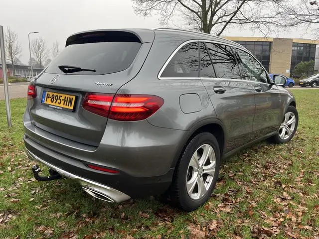 Mercedes-Benz GLC 250 4MATIC 2018 Benzine 3