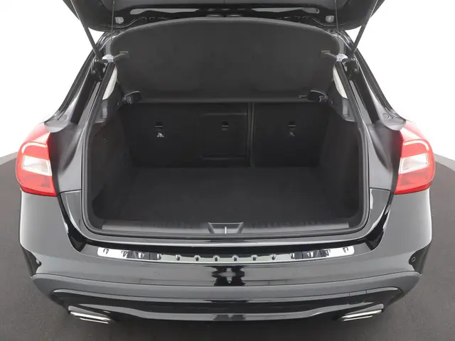 Mercedes-Benz GLA 180 Ambition AUTOM. 2016 Benzine 24