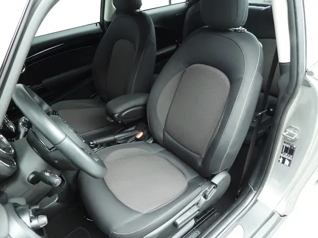 MINI 3-Deurs Cooper 2023 Benzine 21