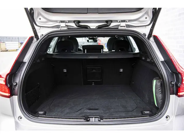 Volvo V60 2.0 B4 Plus Dark 2023 Benzine 36