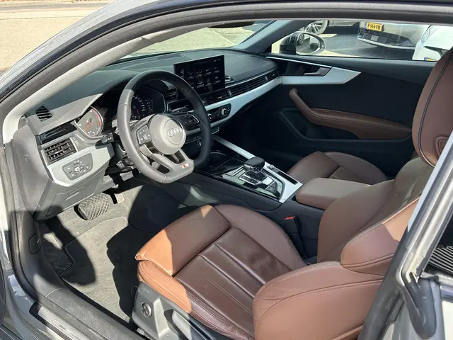 Audi A5 Coupé 40 TFSI S edition 2020 Benzine 12