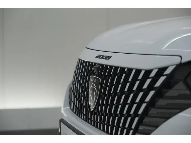 Peugeot 2008 PureTech 100 Allure 2024 Benzine 16