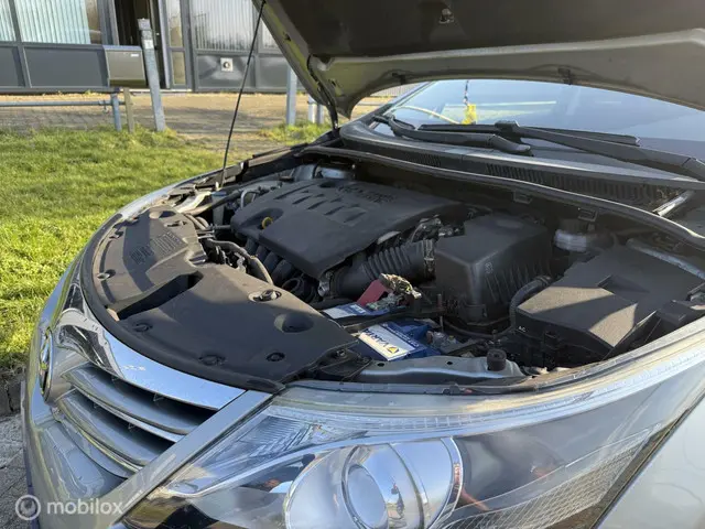 Toyota Avensis 1.8 VVTi Business 2012 Benzine 12
