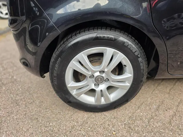 Opel Corsa 1.4-16V 2013 Benzine 16