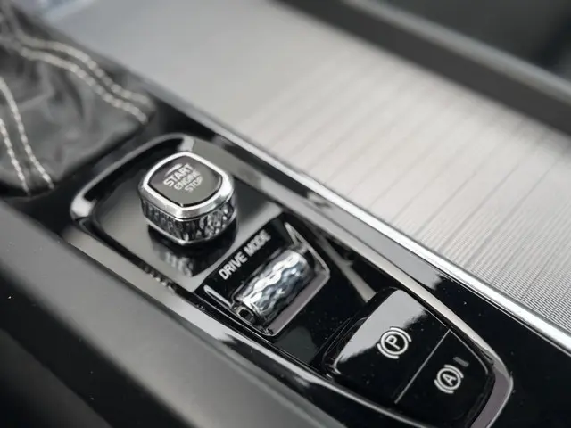 Volvo XC60 2.0 T6 AWD R-Design 2018 Benzine 41