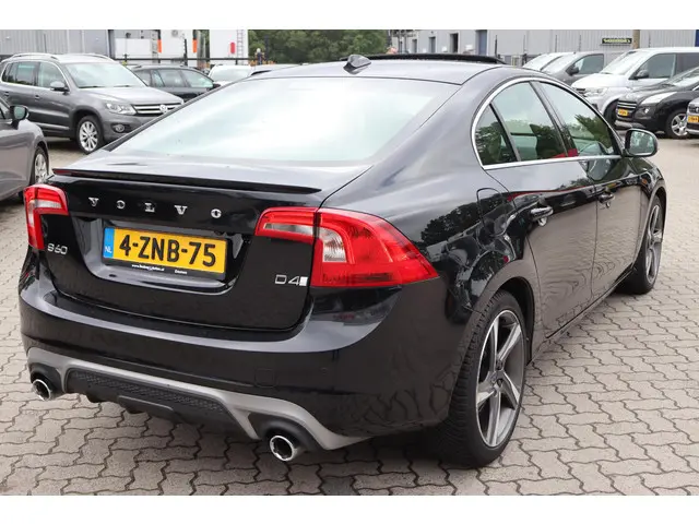 Volvo S60 2.0 D4 R-Design 2015 Diesel 5