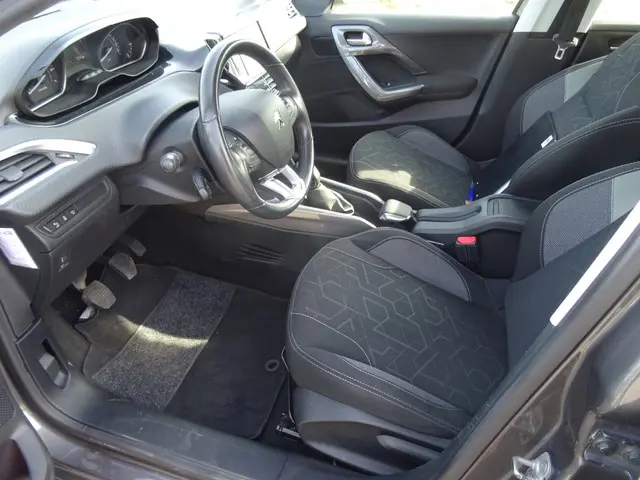 Peugeot 2008 1.2 PureTech Blue Lion 2017 Benzine 9