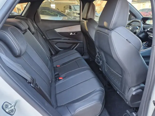 Peugeot 3008 1.6 HYbrid 225 GT 2022 Hybride Benzine 10