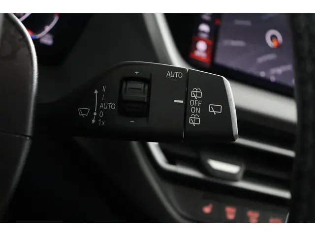 BMW 1 Serie 118i High Executive 2021 Benzine 24