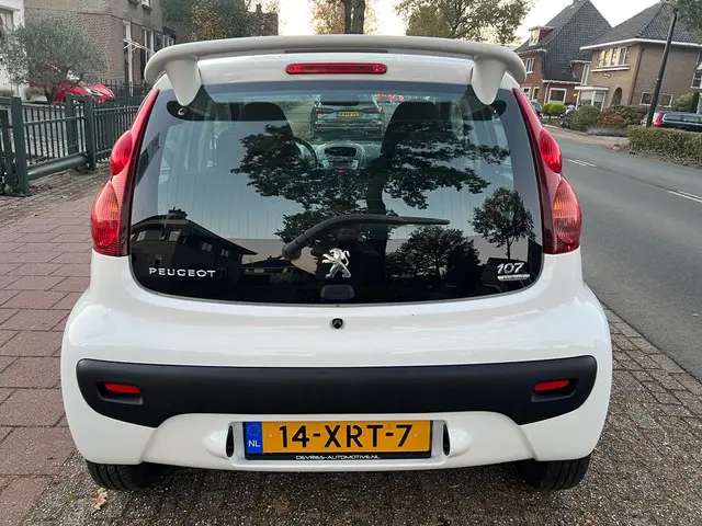 Peugeot 107 1.0 EXCLUSIVE NL-AUTO-NAP 2012 Benzine 45