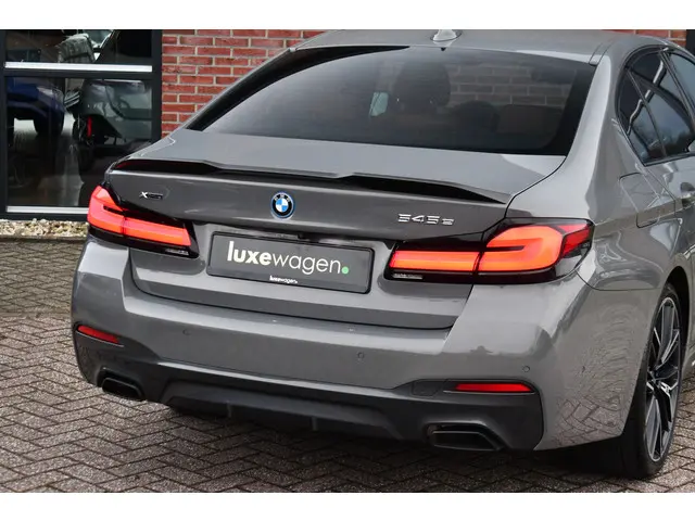BMW 5 Serie 545e xDrive M-Sport 2022 Hybride Benzine 44