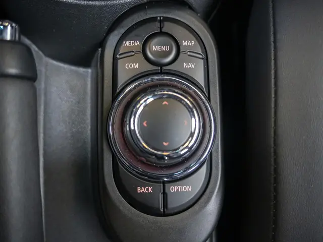 MINI 5-Deurs Cooper Aut. 2023 Benzine 14