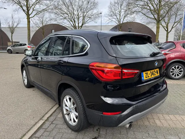 BMW X1 sDrive18i Executive 2018 Benzine 2