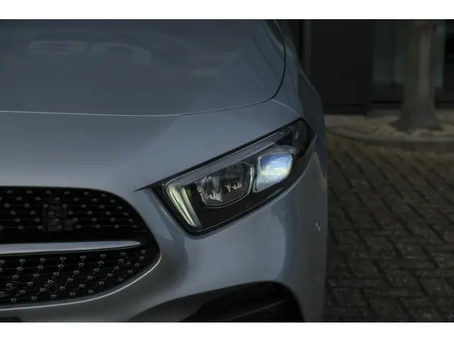 Mercedes-Benz A-Klasse A220 AMG 190pk 2019 Benzine 28